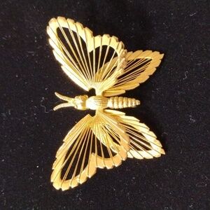 Vintage Monet‎ Goldtone Filagree Butterfly Brooch Pin